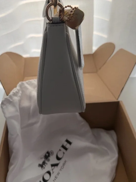 Coach Teri White Shoulder Bag with Gold Chain - Picture 3 of 5